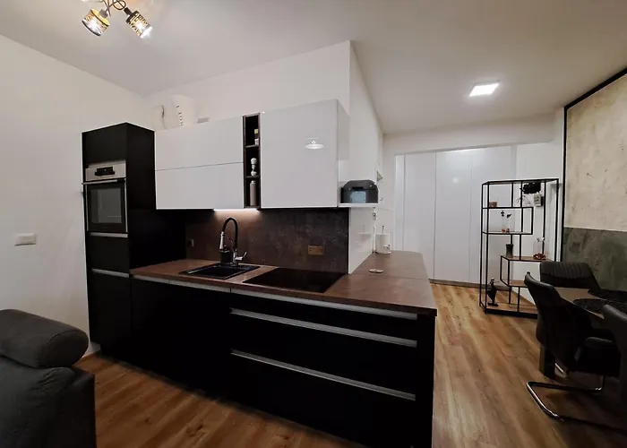 Stunning New With Free Parking Near City Centre *