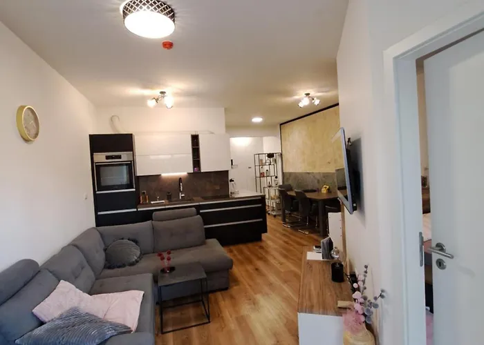 Апартаменты Stunning New With Free Parking Near City Centre