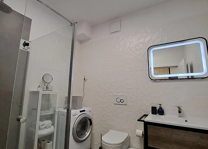 Апартаменты Stunning New With Free Parking Near City Centre *