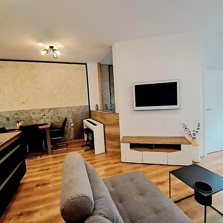 Stunning New With Free Parking Near City Centre * 卢布尔雅那